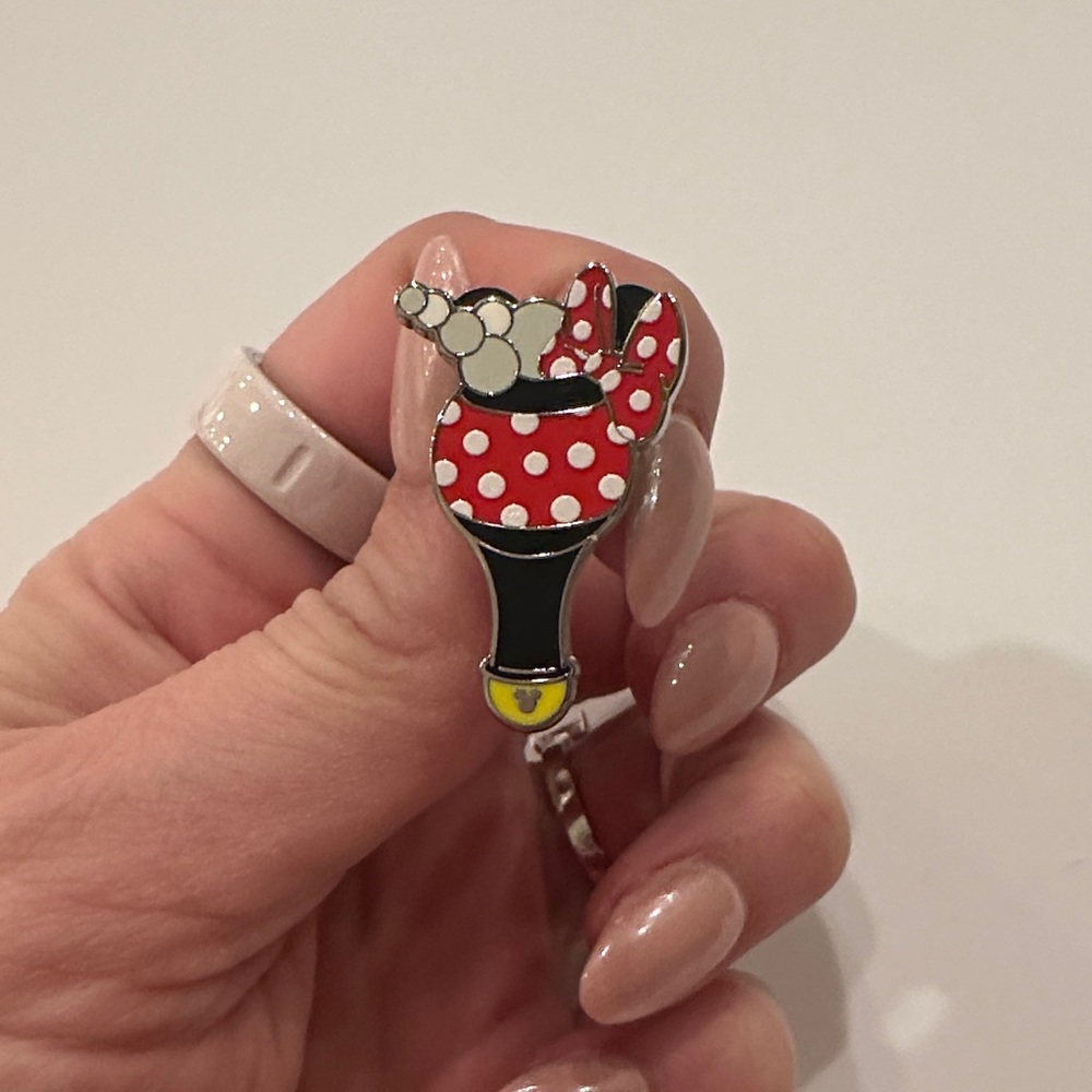 Minnie Mouse pin from the WDW 2025 Hidden Disney Series Wave B: Bubble Wands